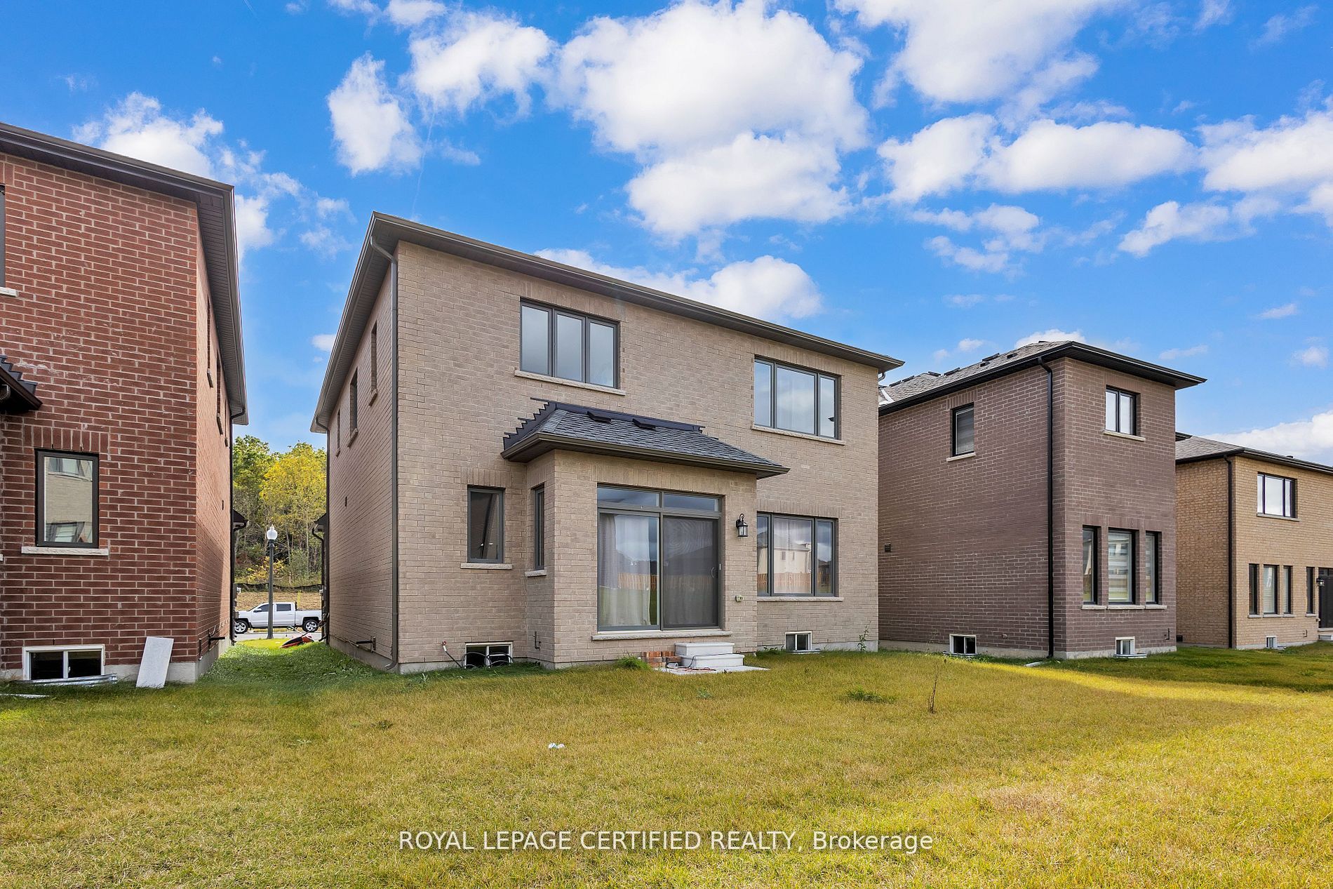 1283 Upper Thames Dr