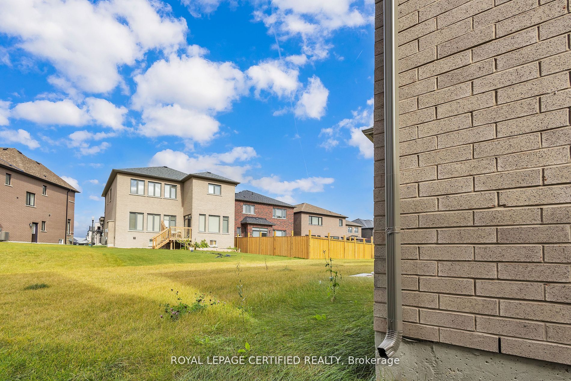 1283 Upper Thames Dr