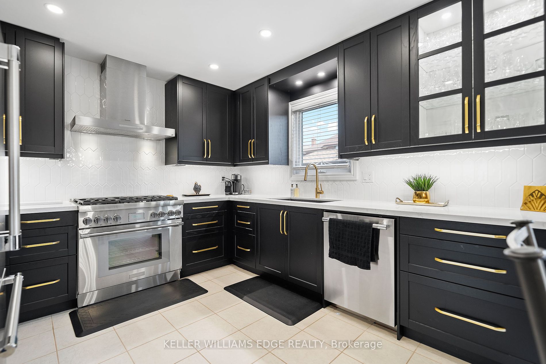 37 Napoleon Dr