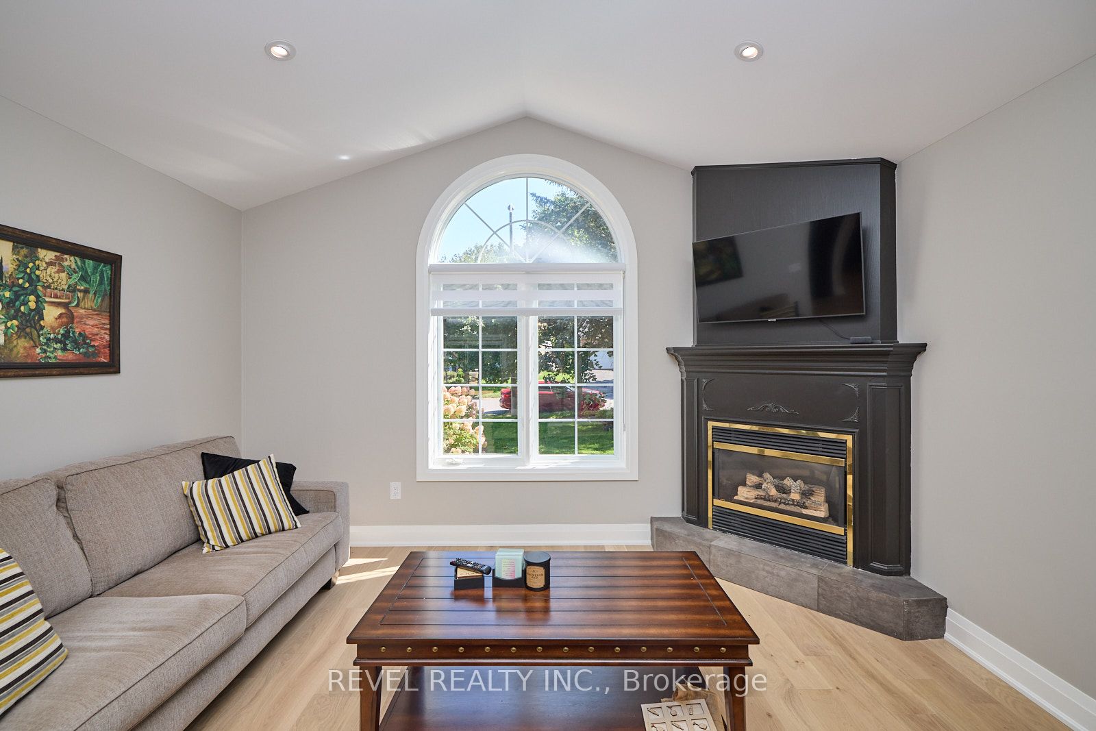 26 Oakridge Boulevard