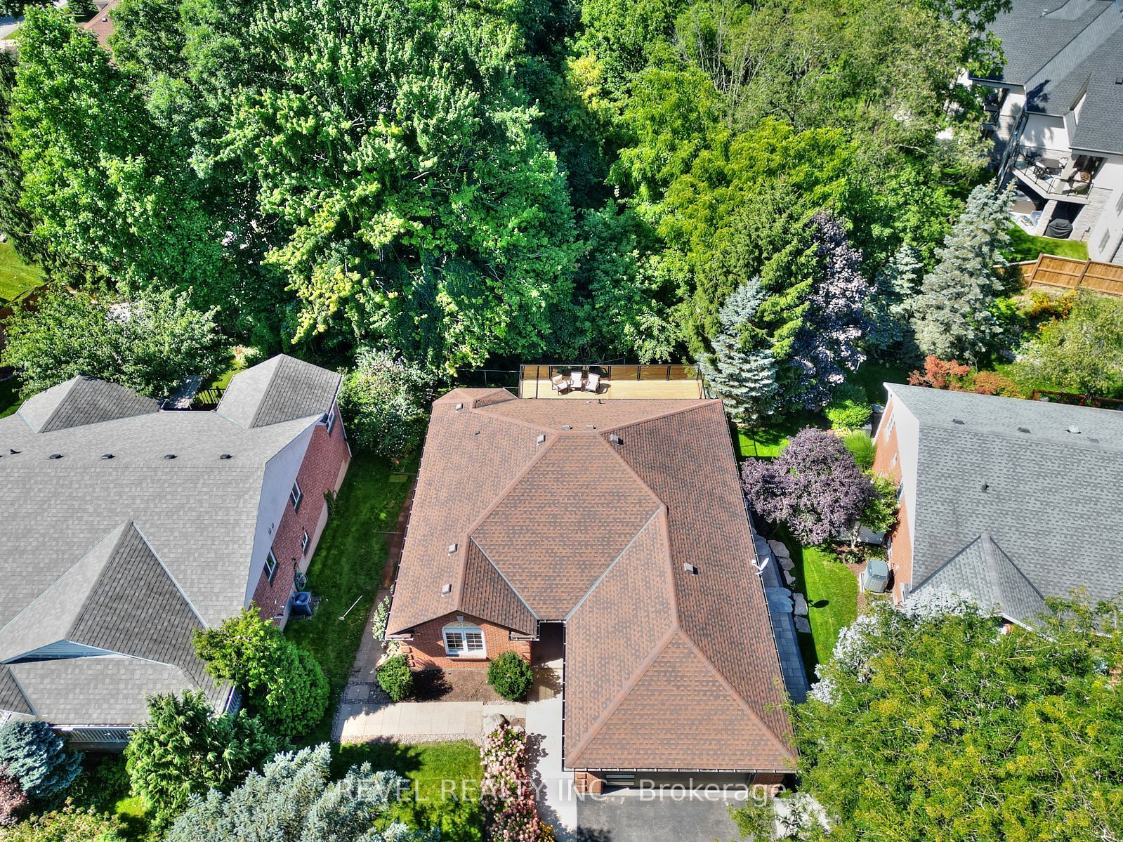 26 Oakridge Boulevard