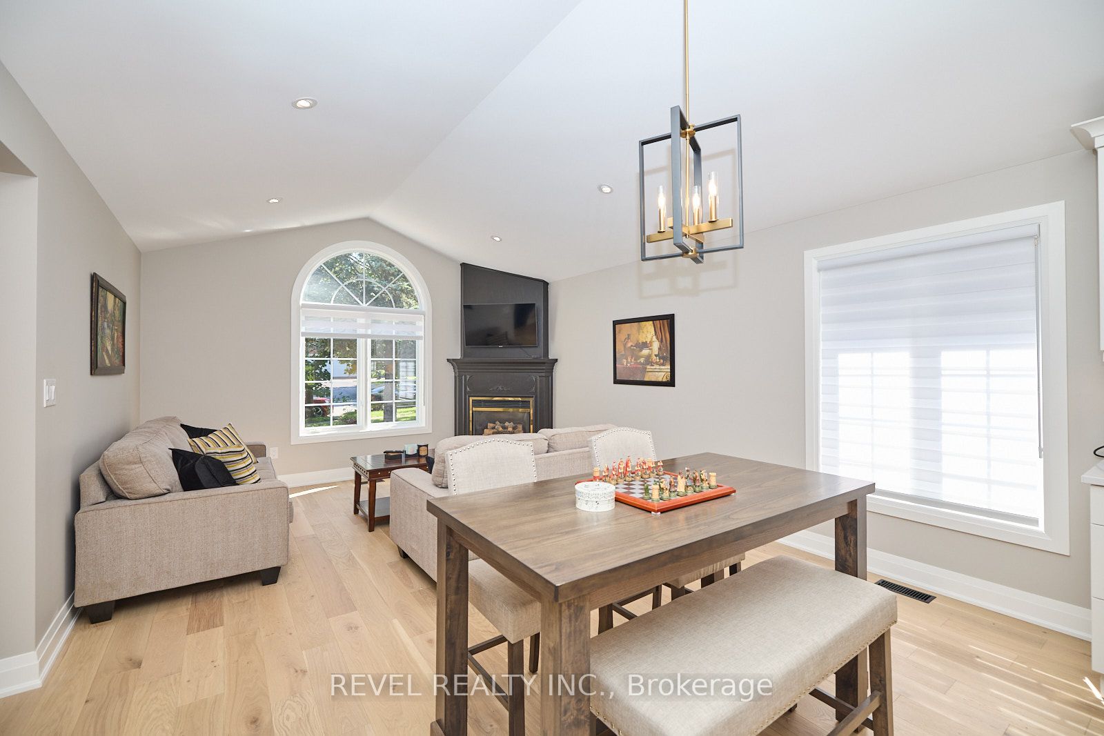 26 Oakridge Boulevard