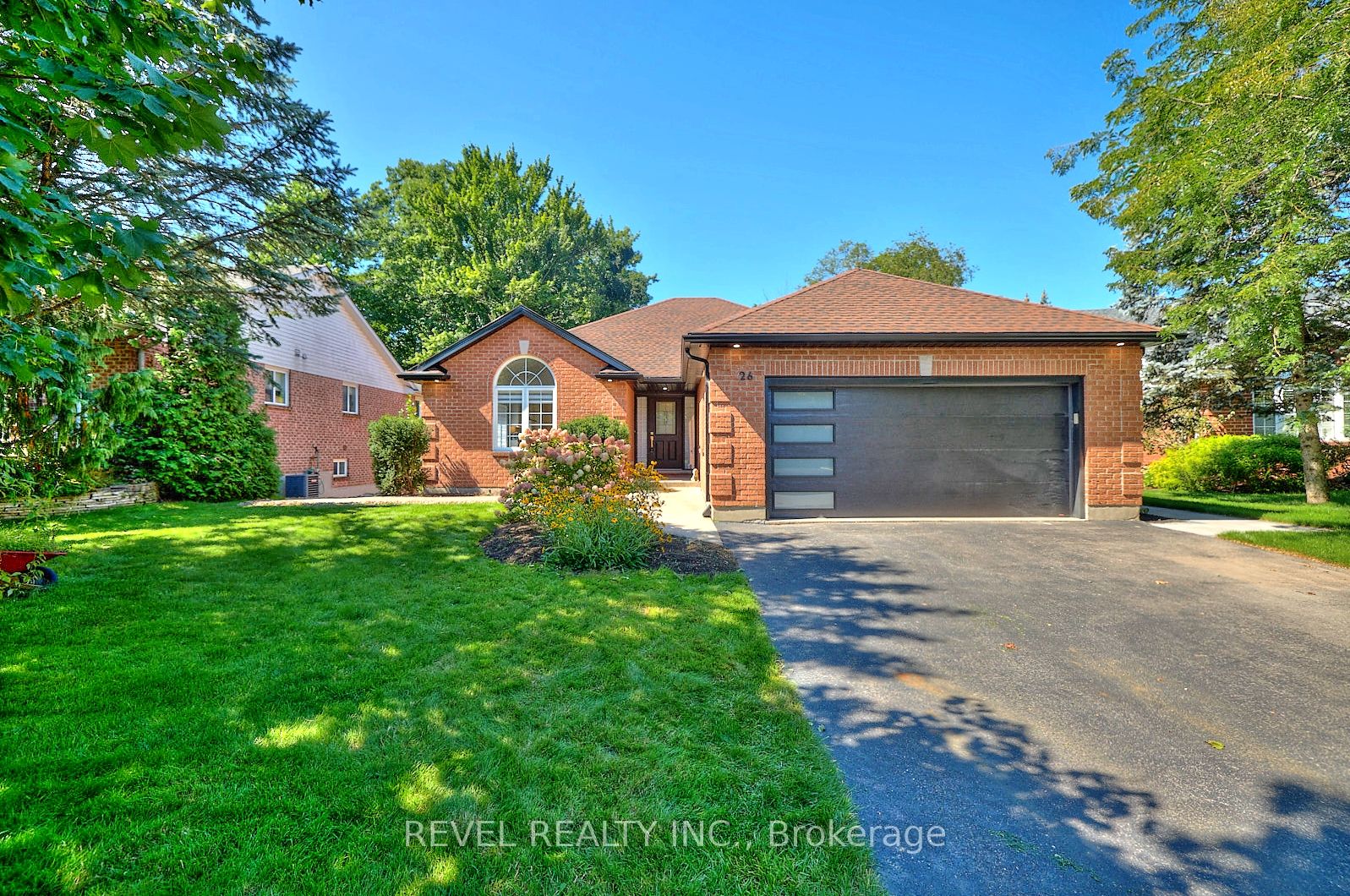 26 Oakridge Boulevard
