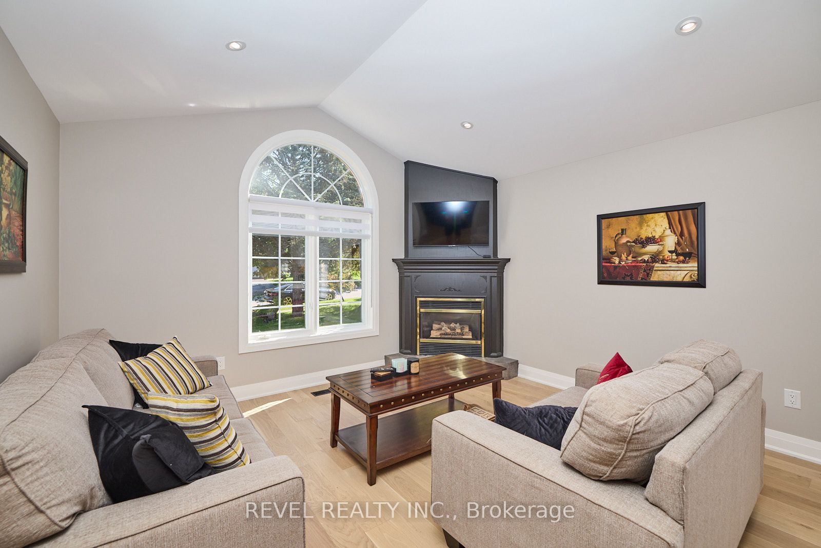 26 Oakridge Boulevard