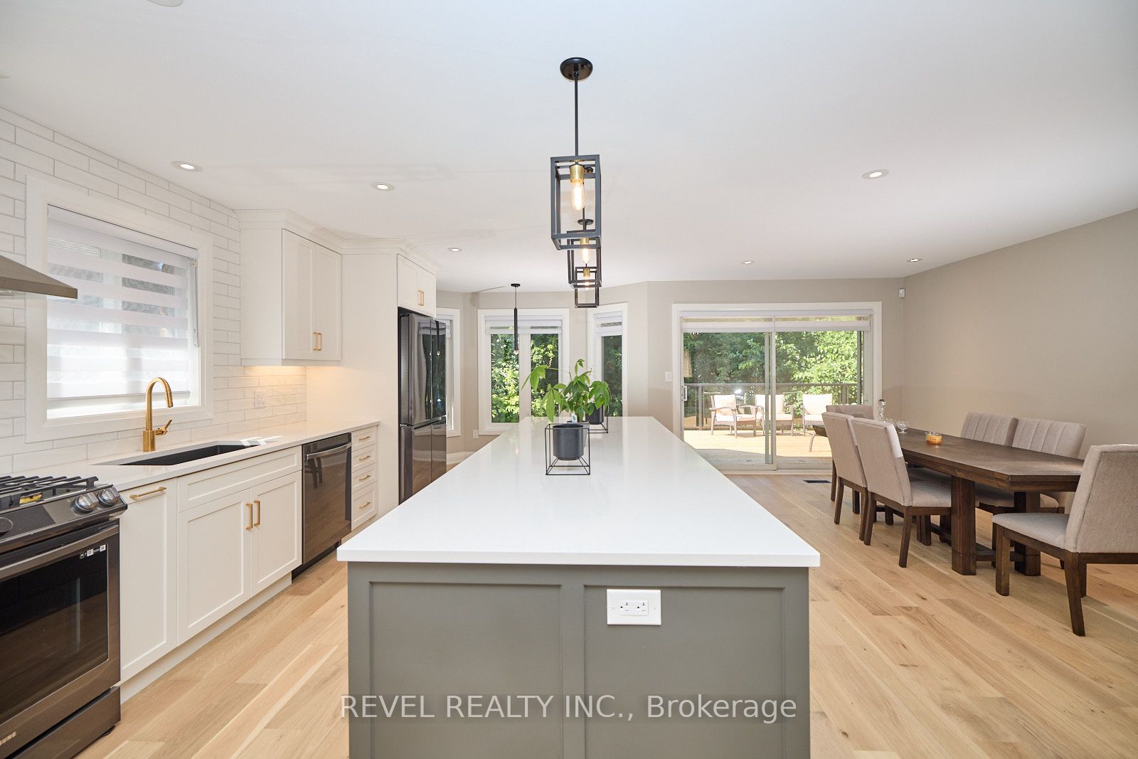 26 Oakridge Boulevard