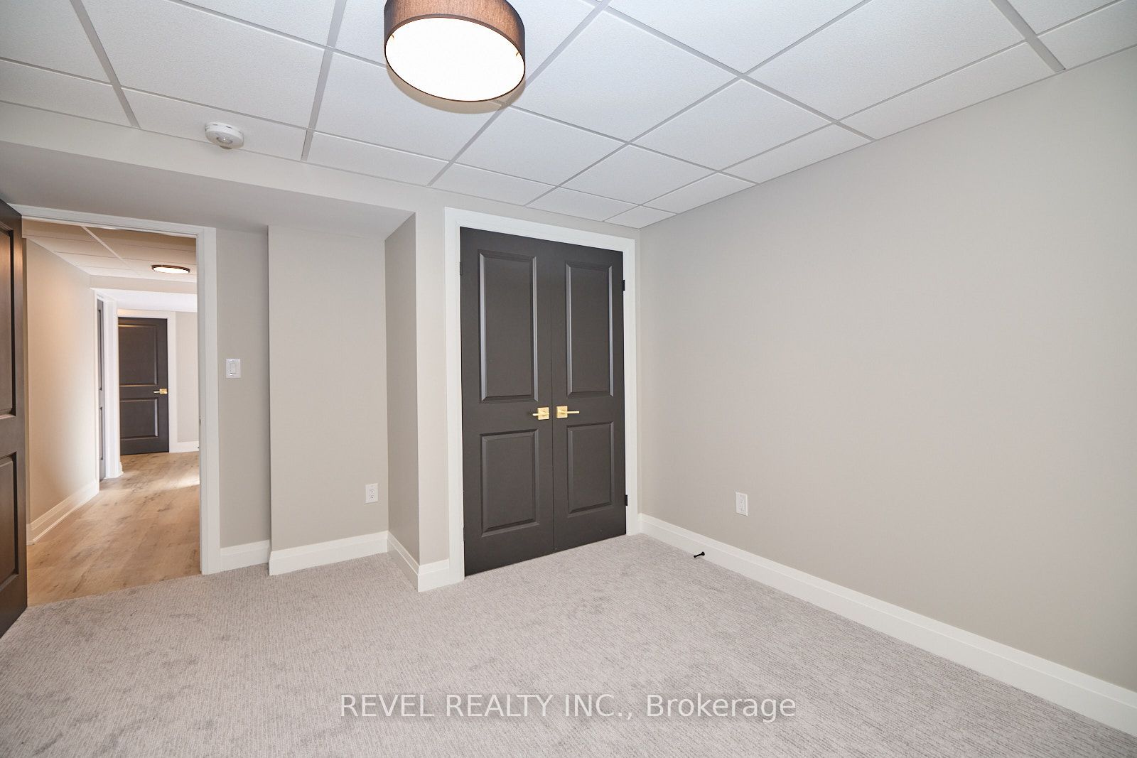 26 Oakridge Boulevard