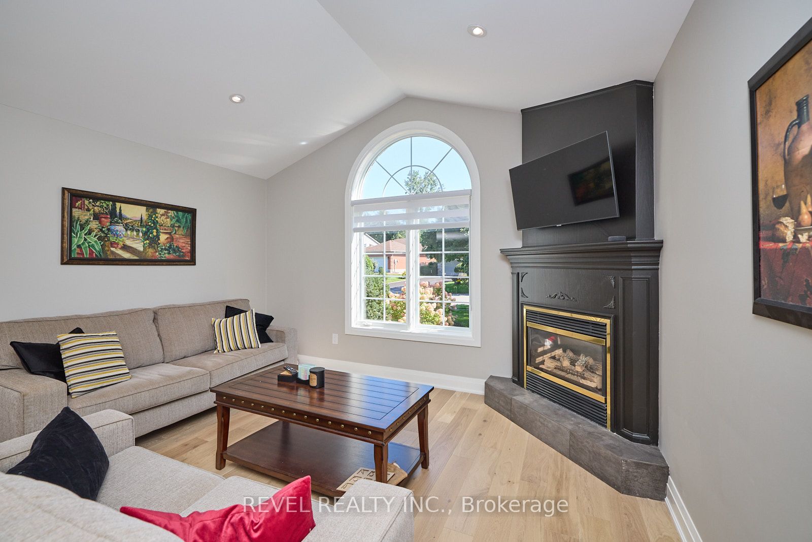 26 Oakridge Boulevard