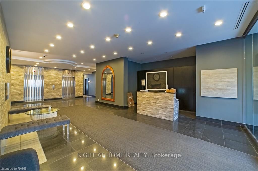 135 James Street S, #403