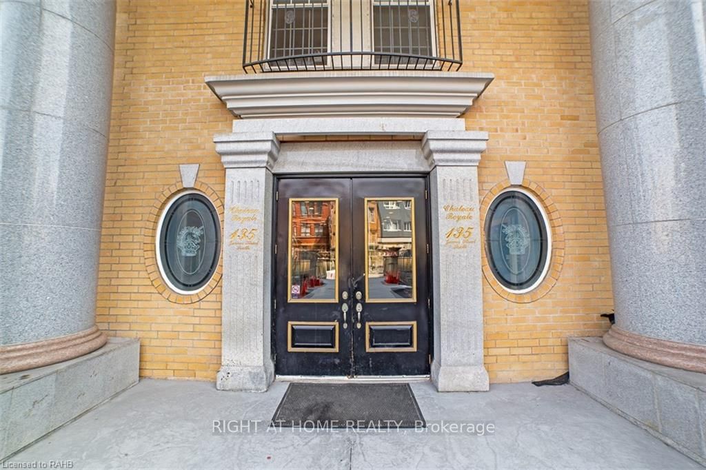 135 James Street S, #403
