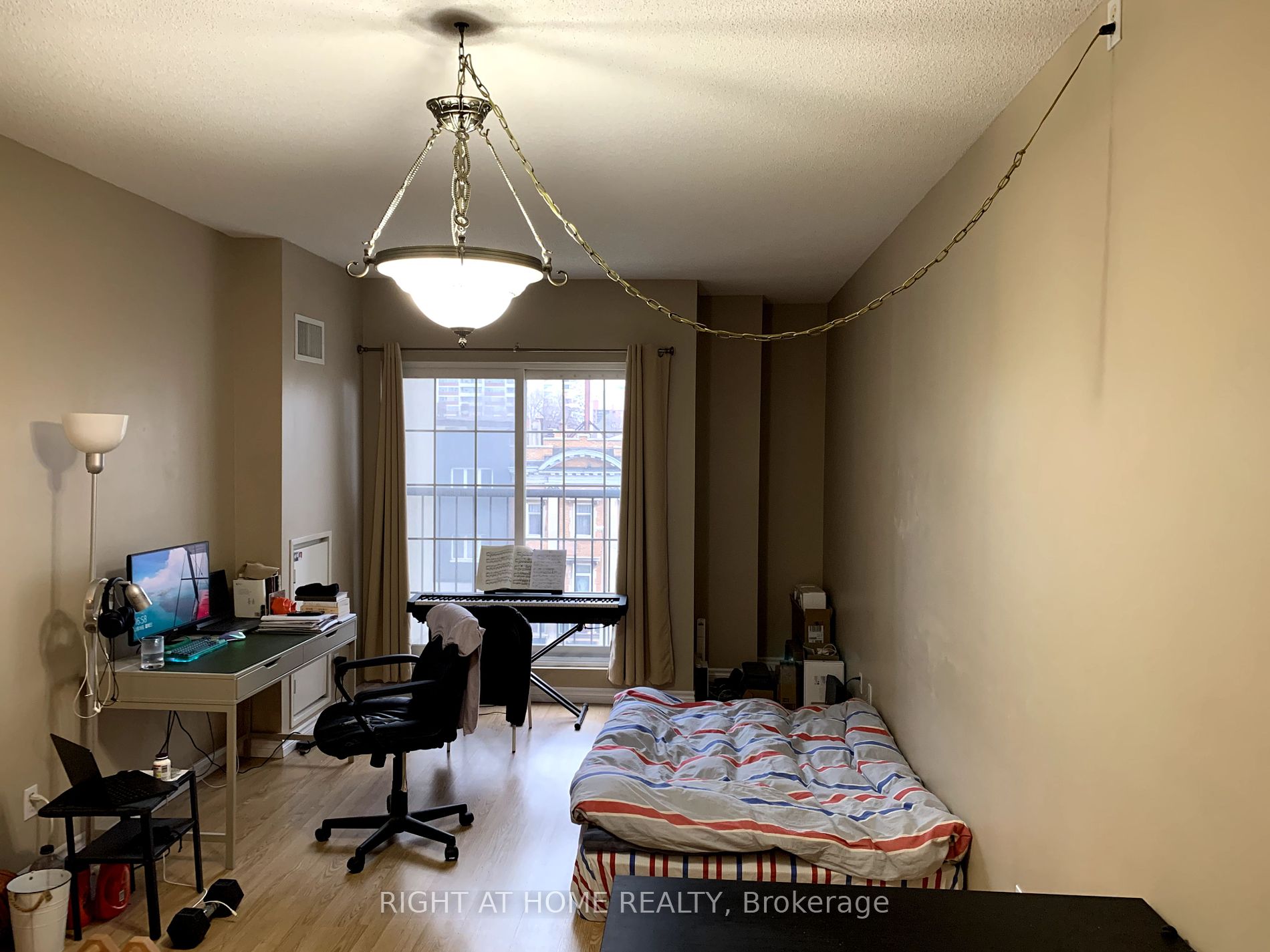 135 James Street S, #403