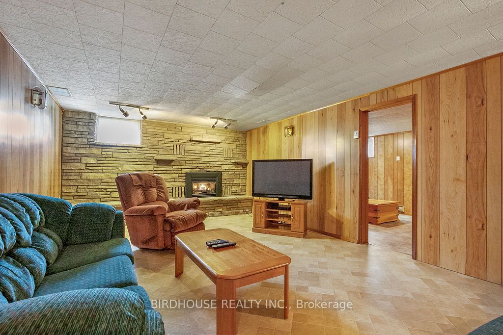 1483 Elm Tree Road