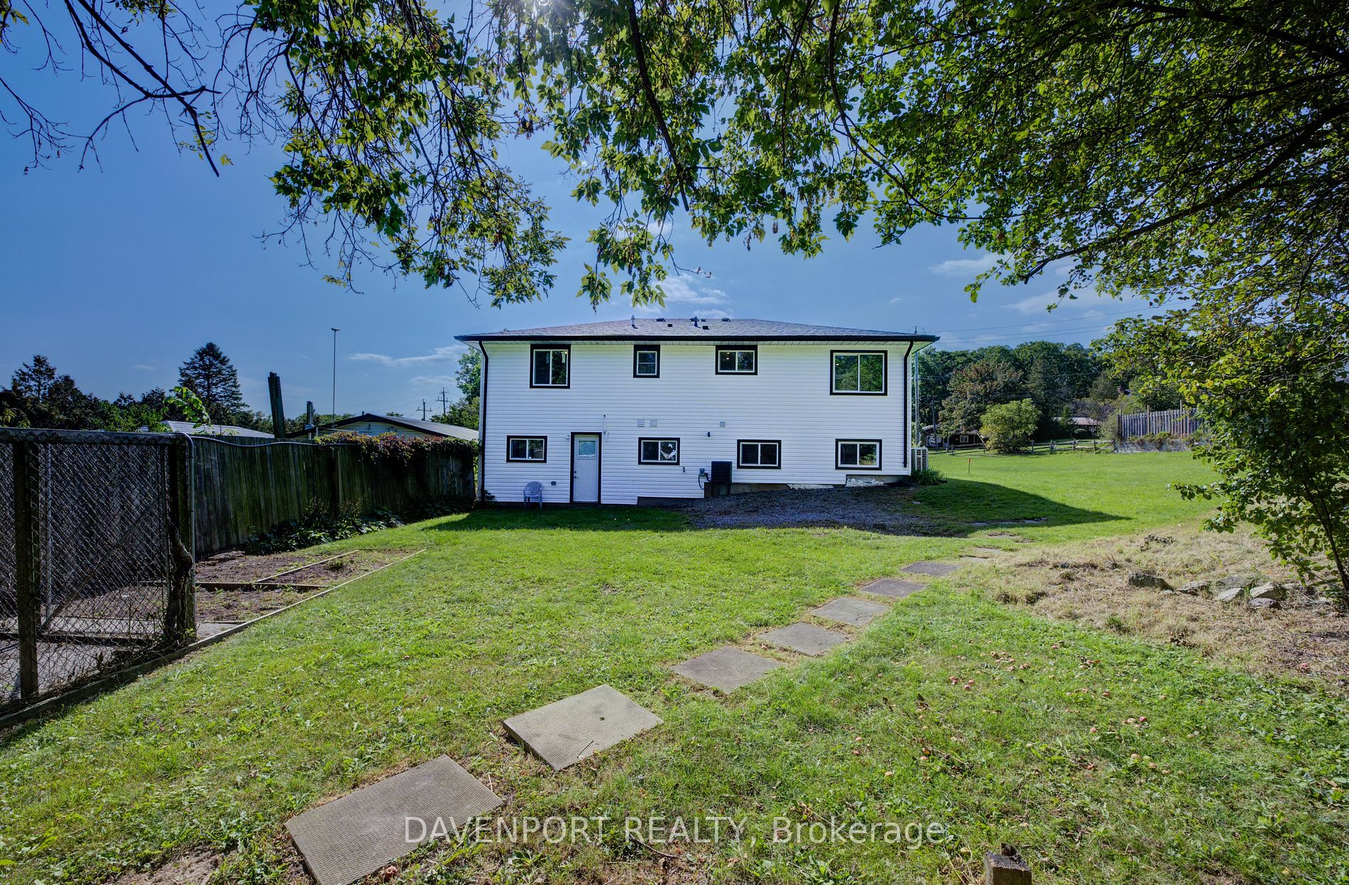 91 Locks Rd