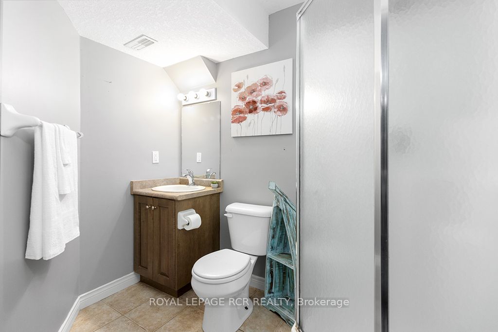 387 Rintoul Crescent