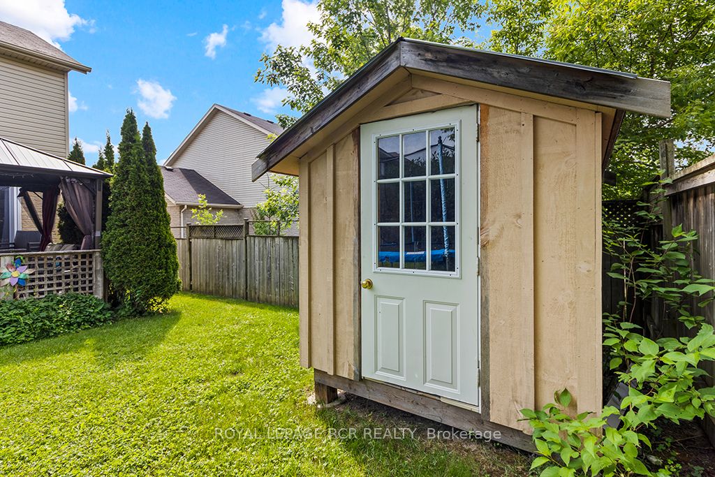 387 Rintoul Crescent
