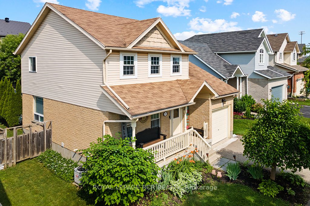 387 Rintoul Crescent