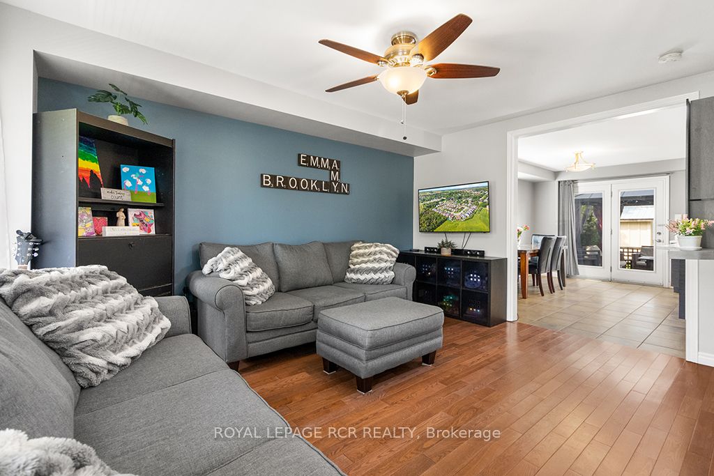 387 Rintoul Crescent