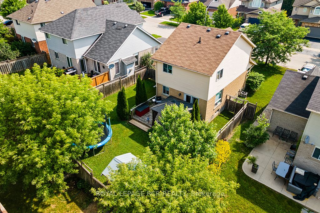 387 Rintoul Crescent