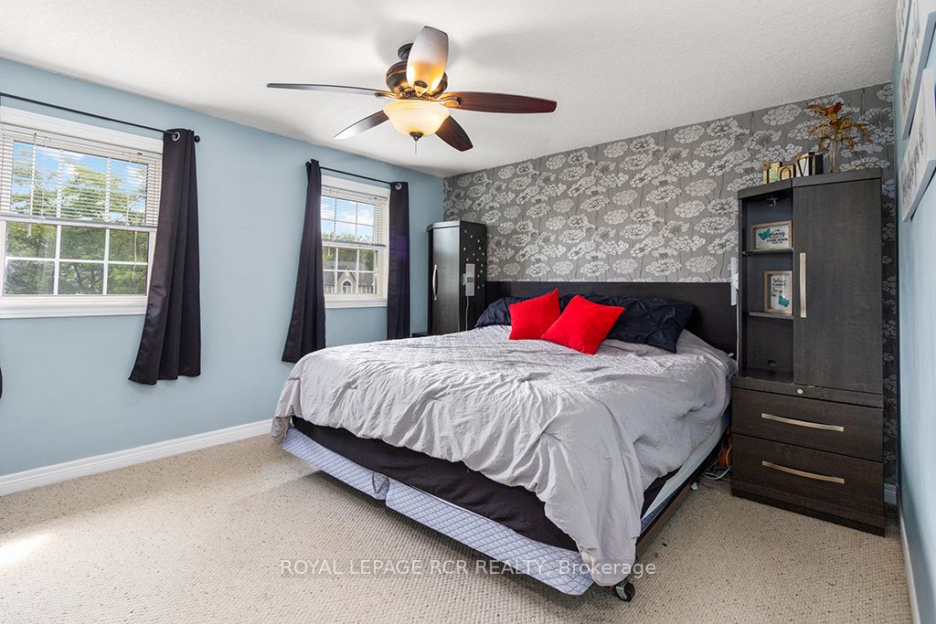 387 Rintoul Crescent