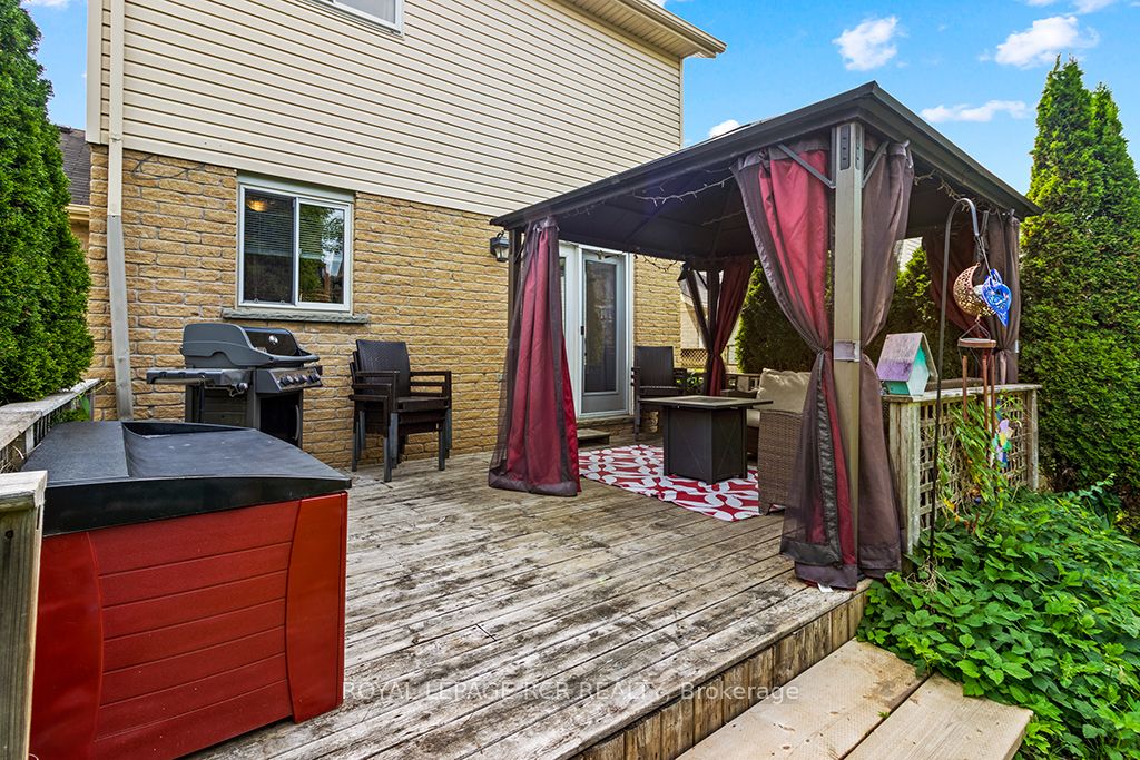 387 Rintoul Crescent