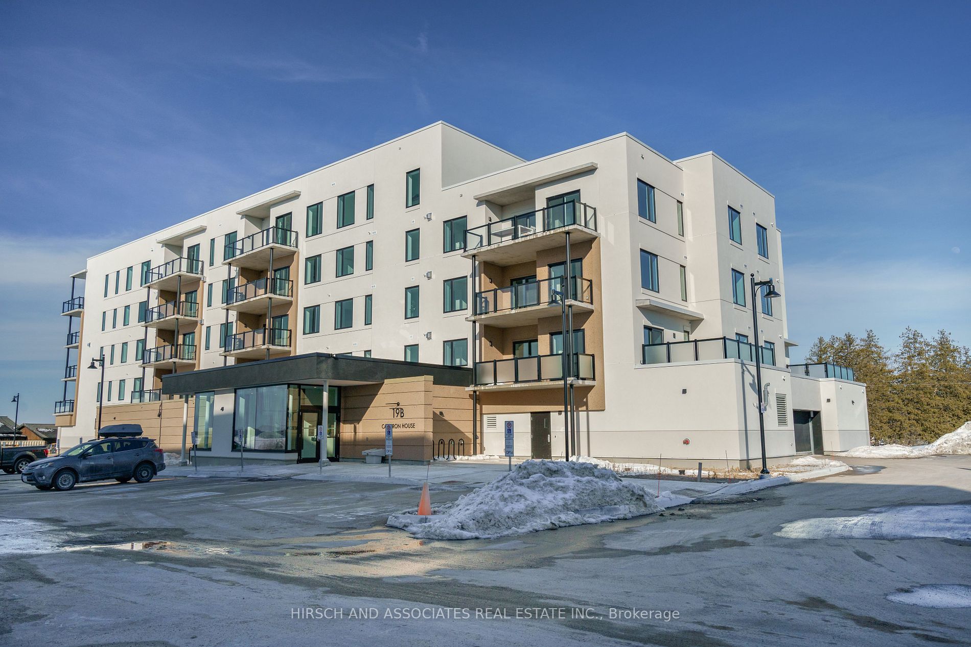 19B West Street N, #306