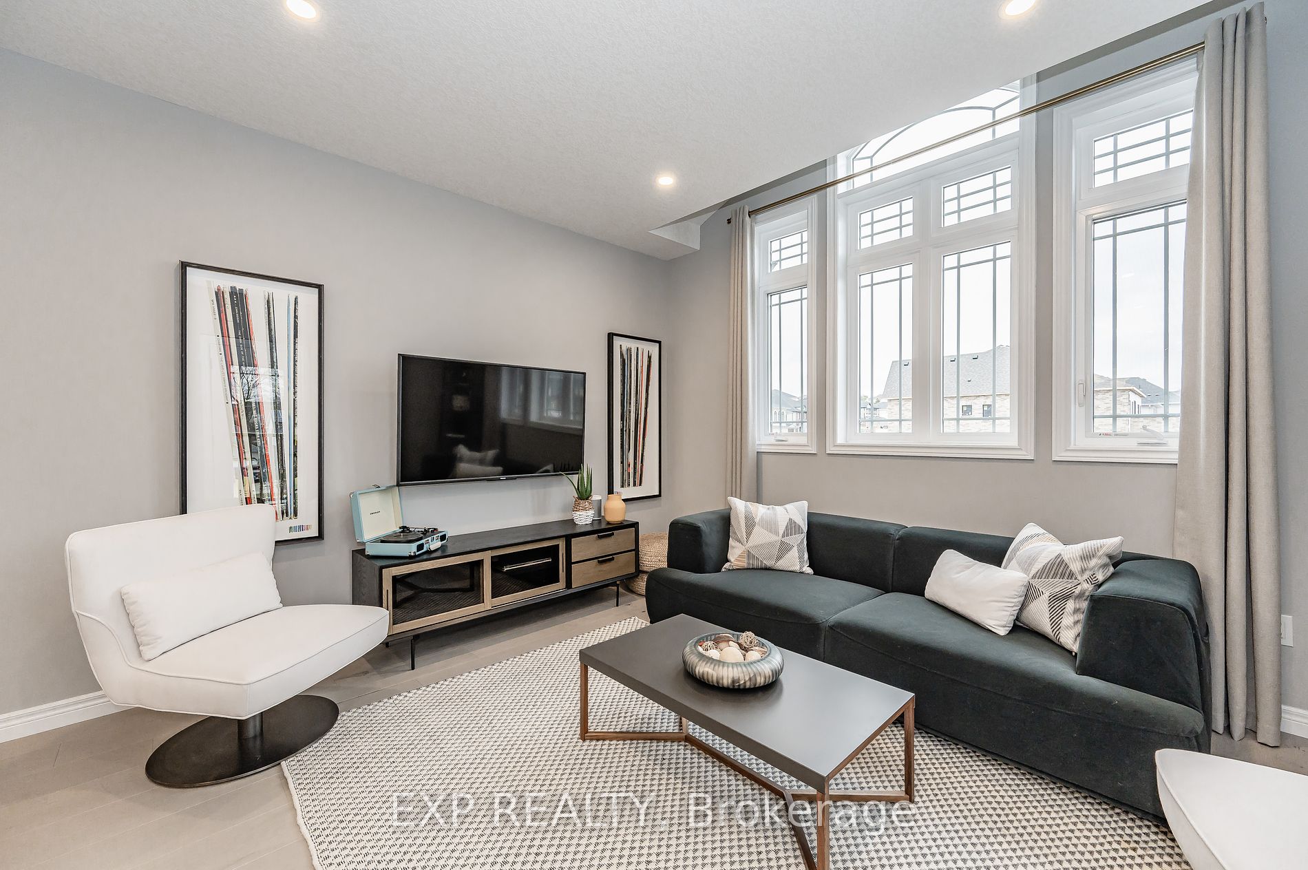 300 Grange Rd E