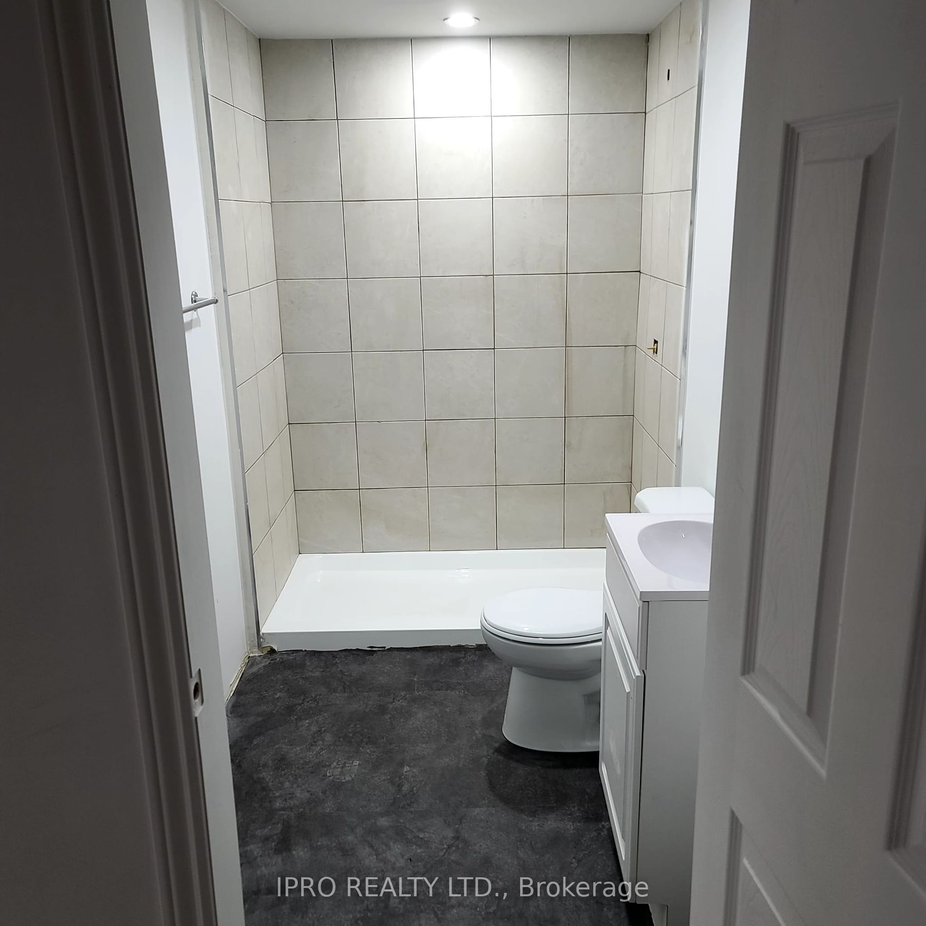 24 Chilton Dr