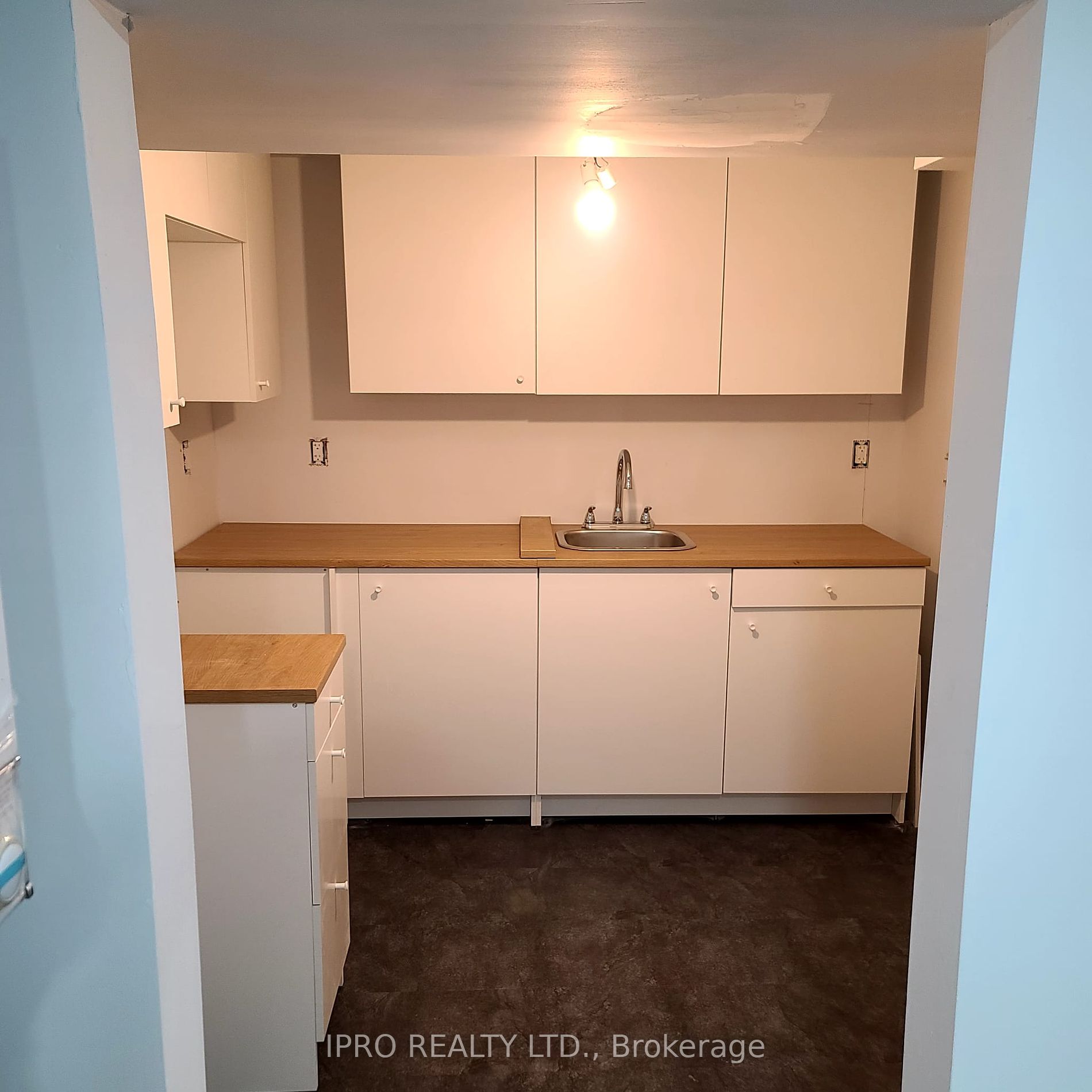 24 Chilton Dr