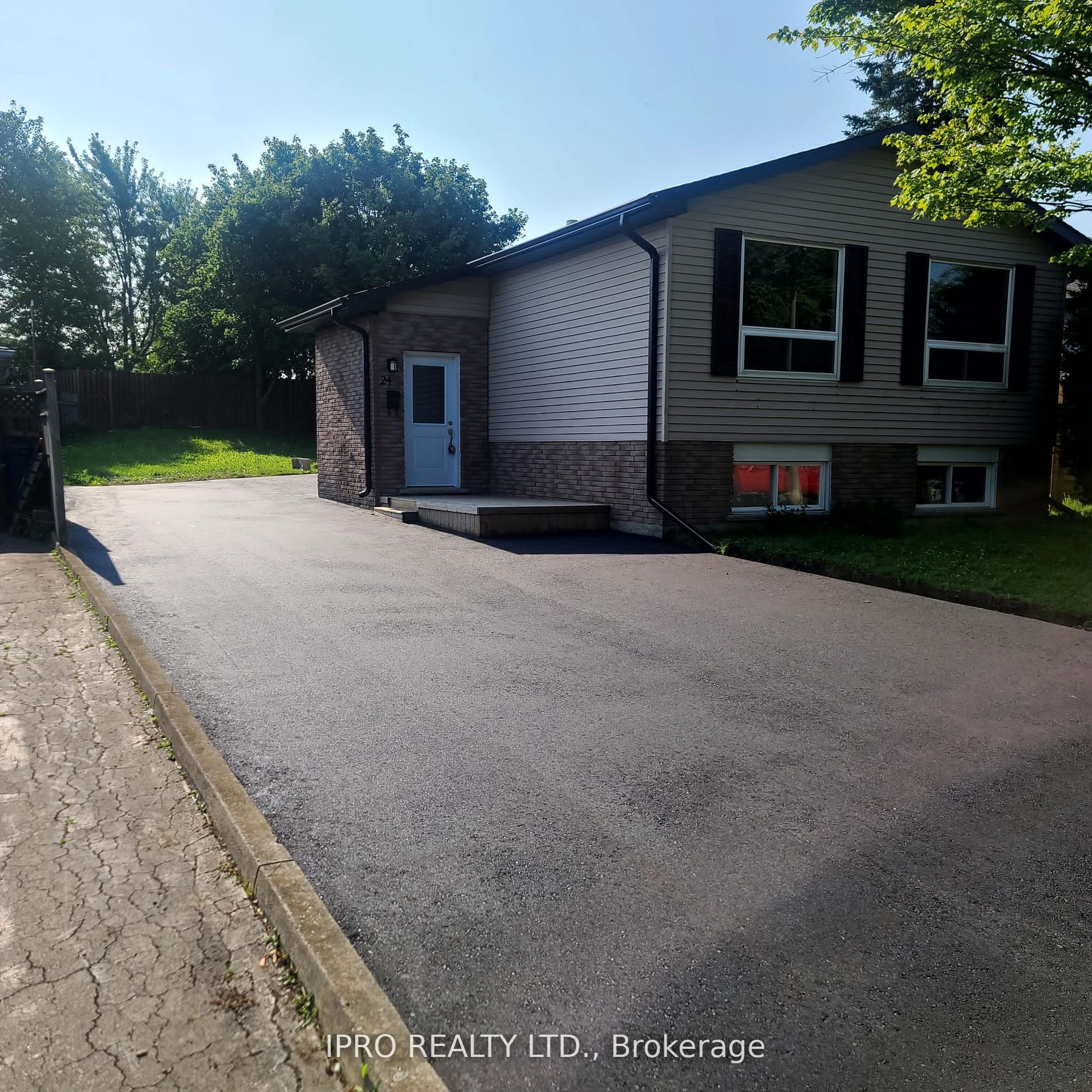 24 Chilton Dr