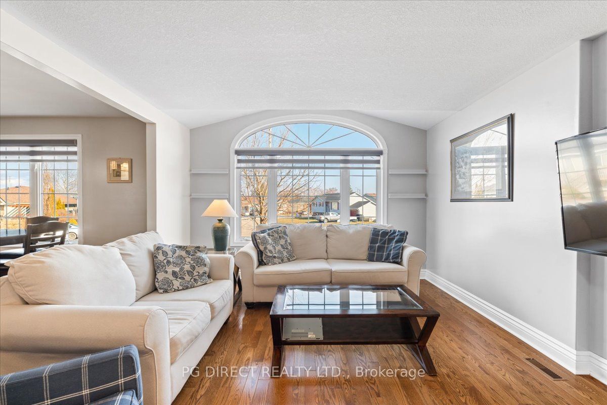 10 Christopher Court