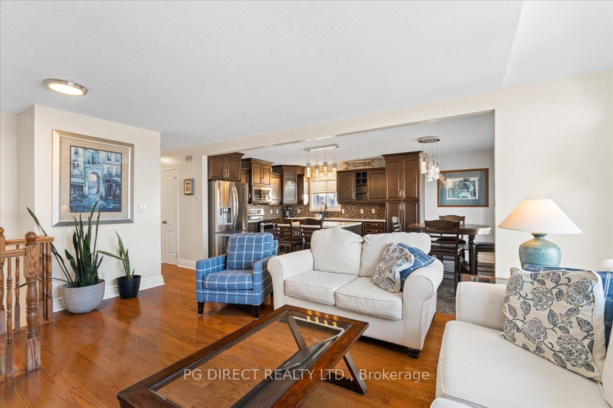 10 Christopher Court