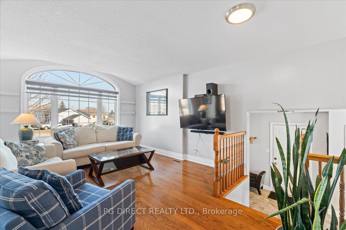 10 Christopher Court