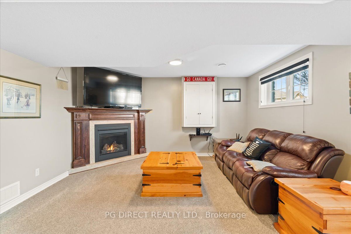 10 Christopher Court