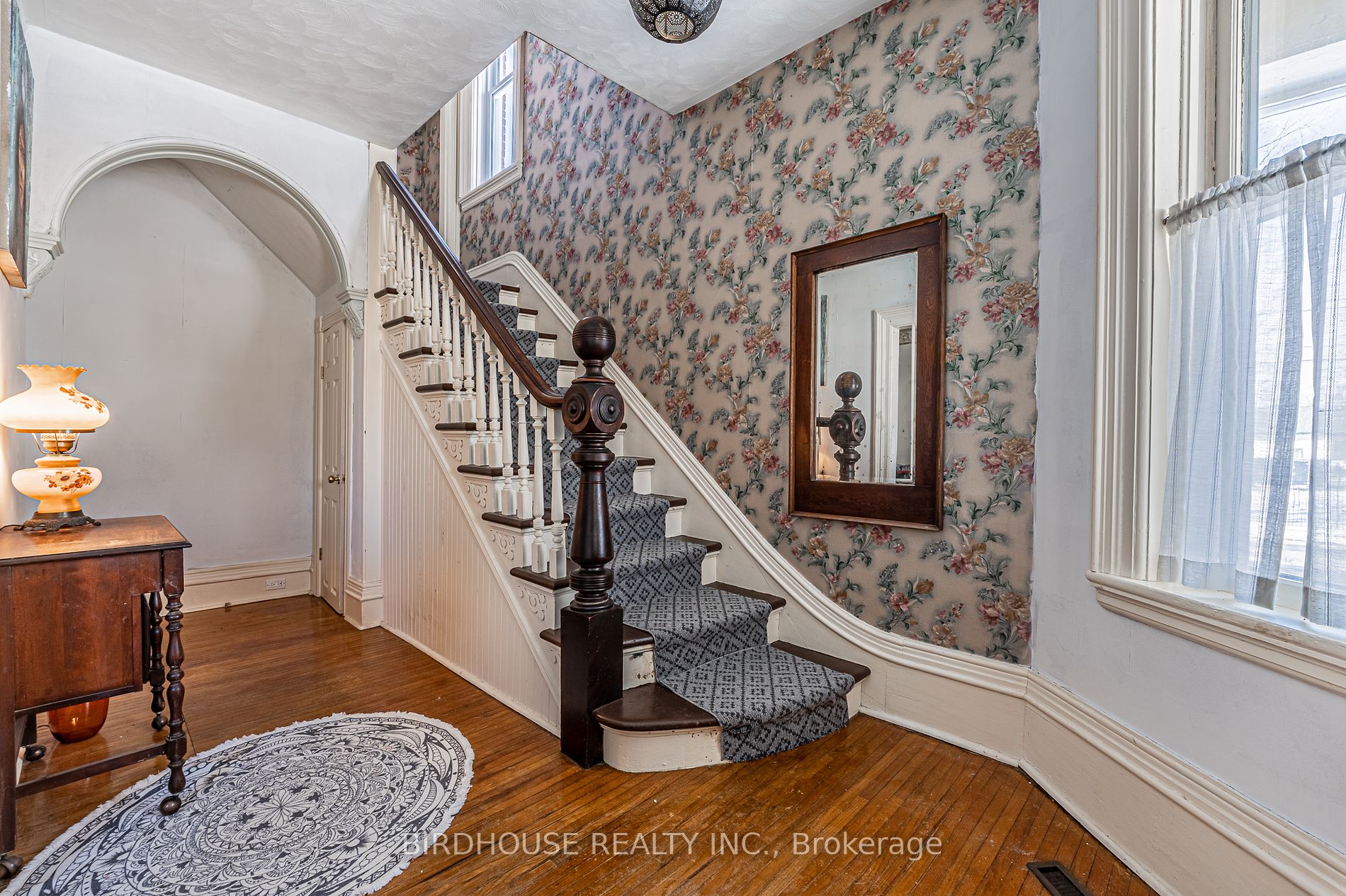 157 William Street N