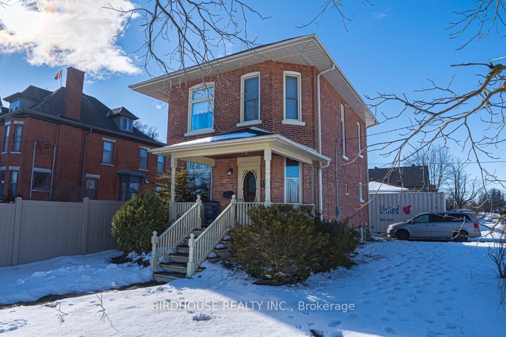 157 William Street N