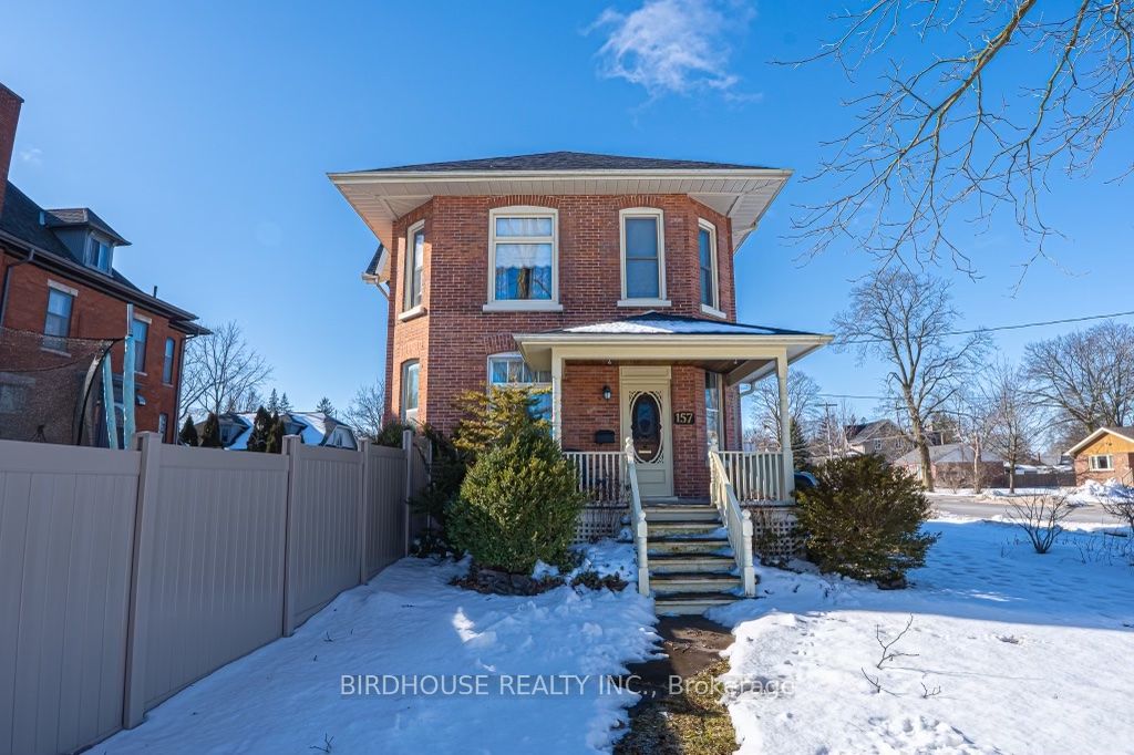 157 William Street N