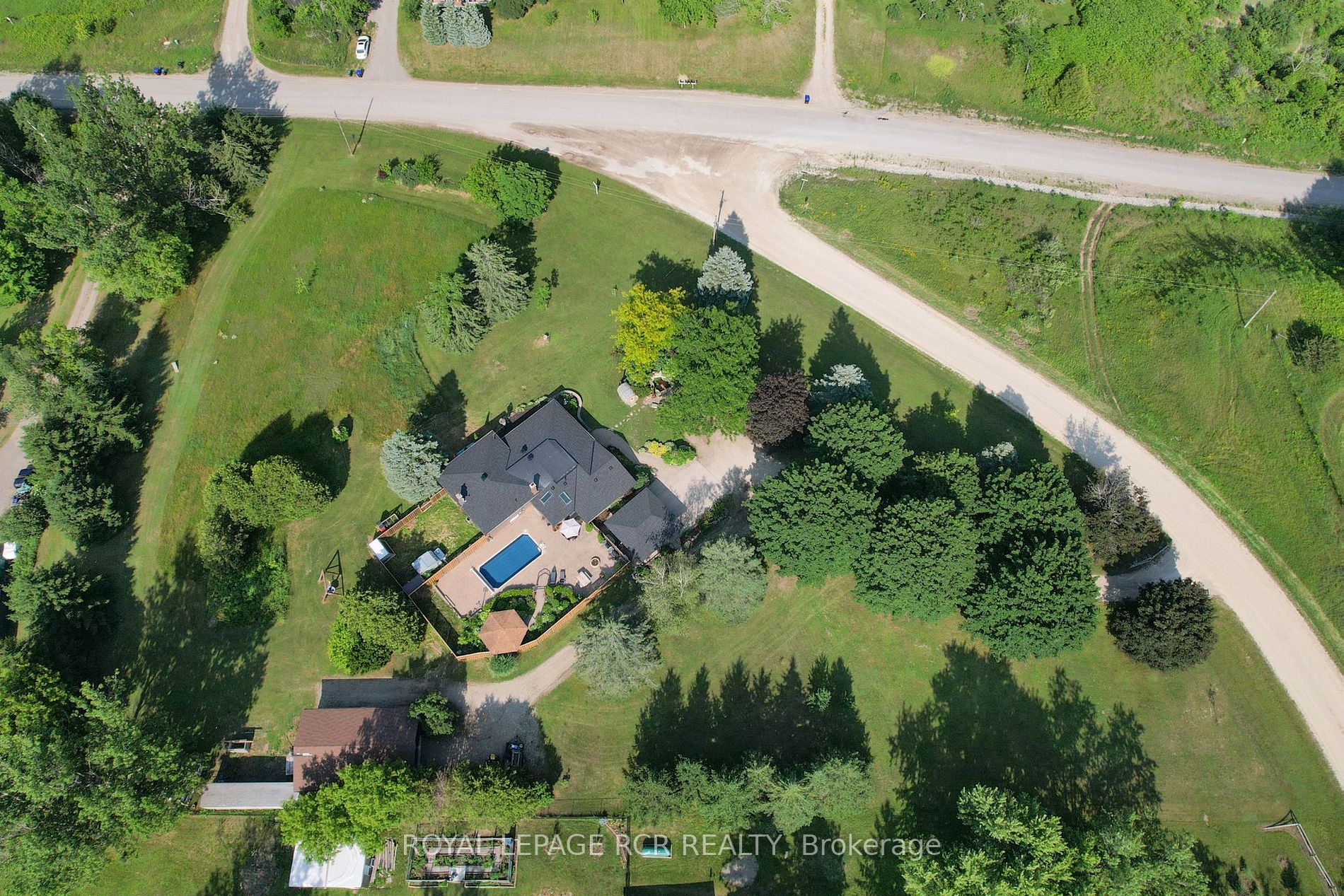 348557 15 Sideroad