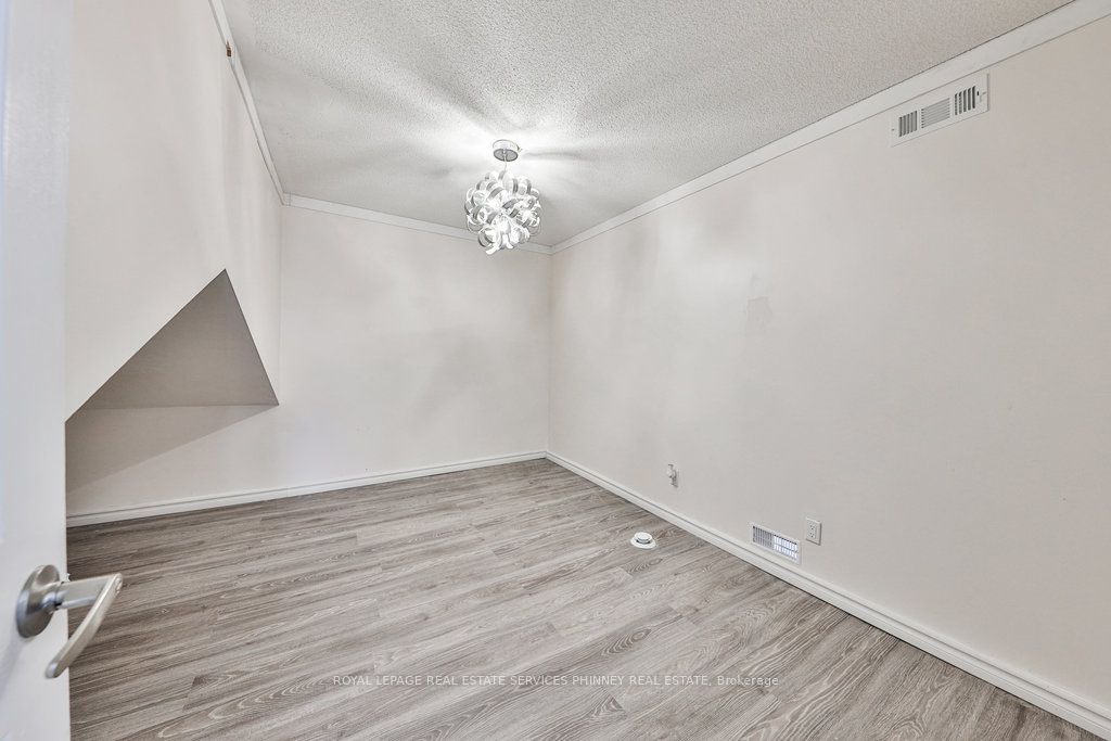 183 Valmont Crt