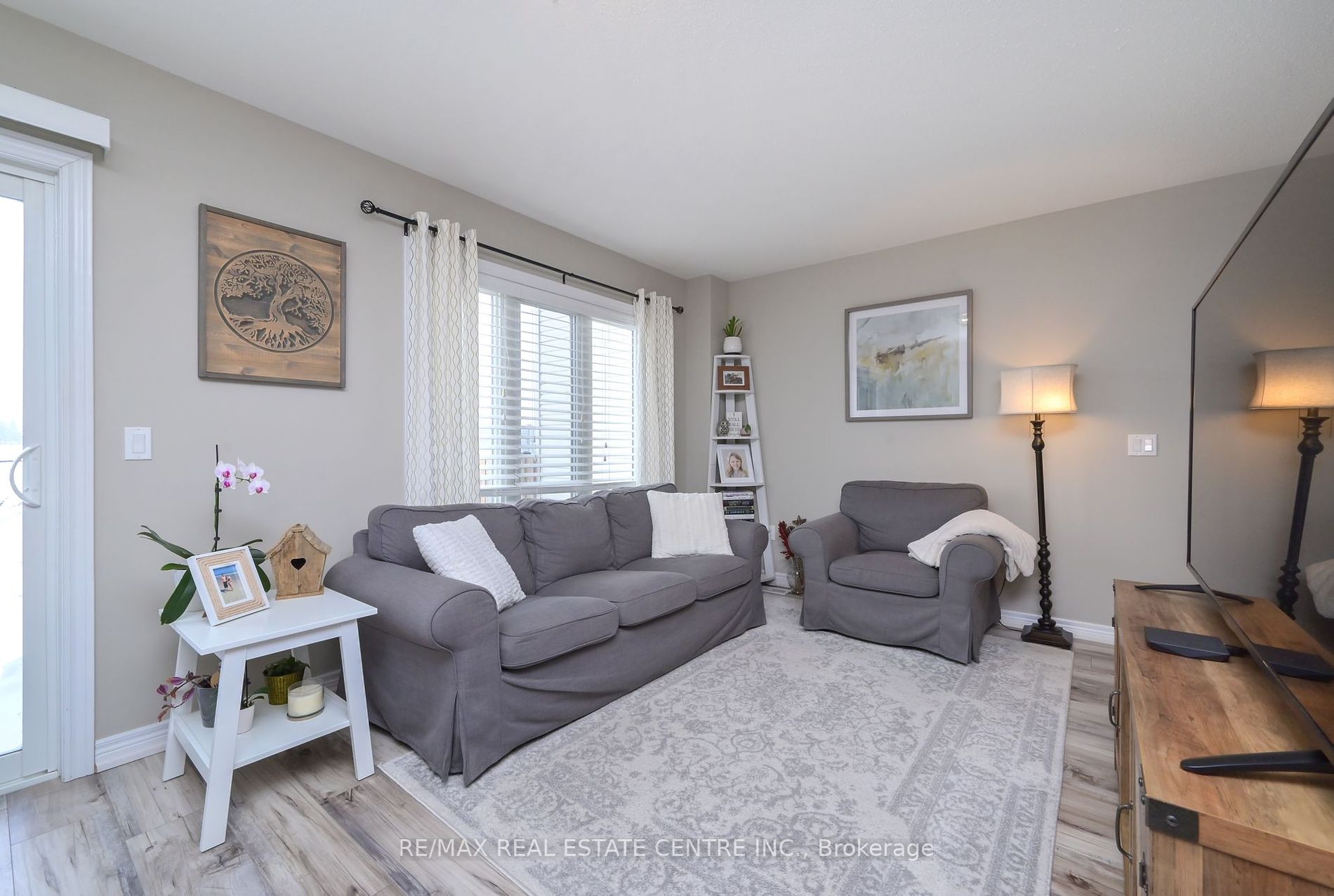 829 Cook Crescent