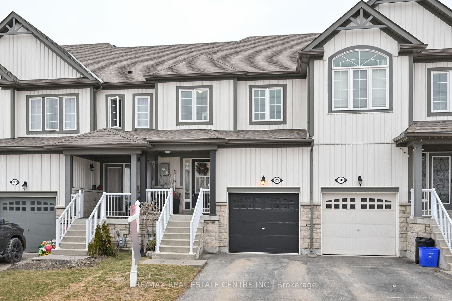 829 Cook Crescent