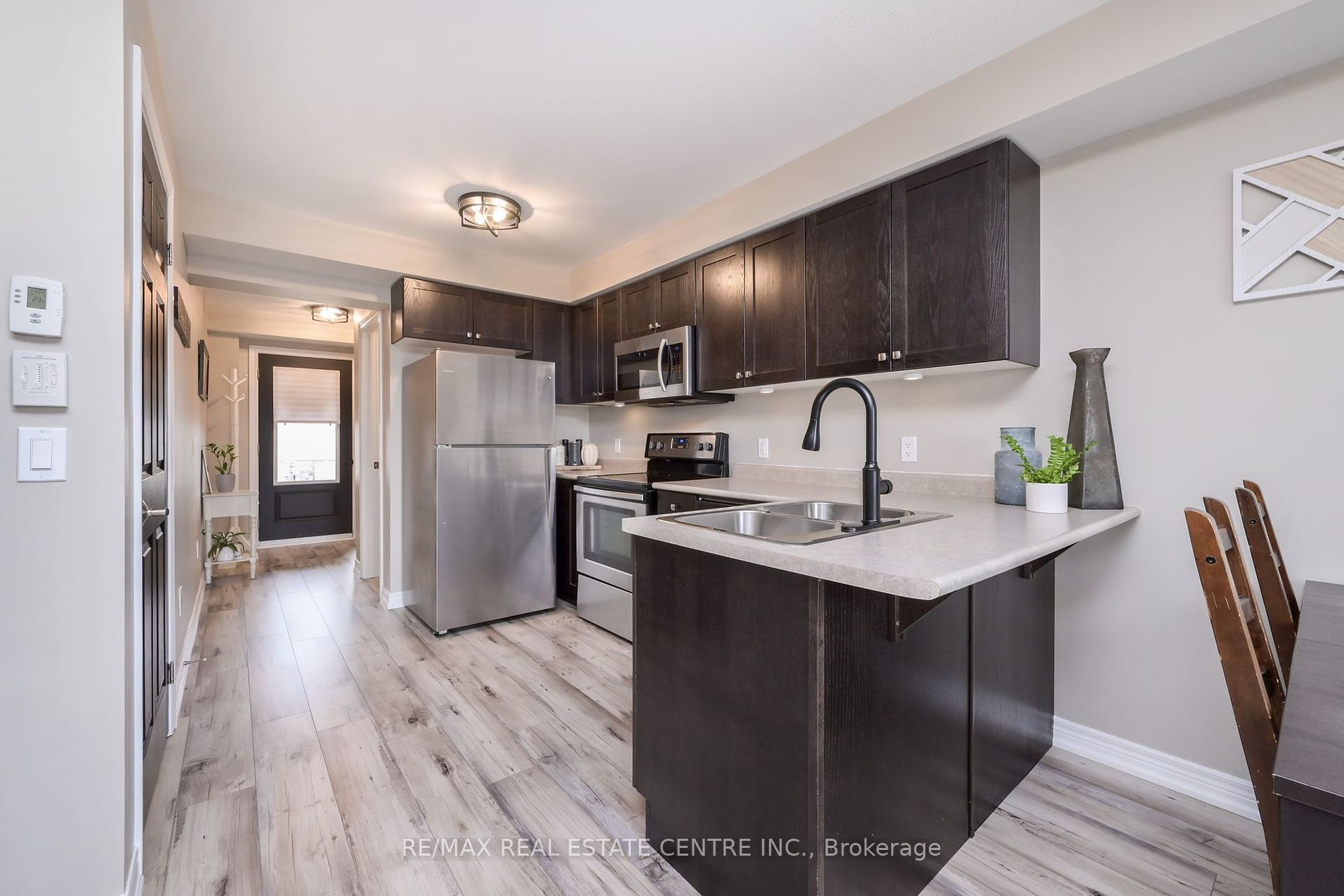 829 Cook Crescent