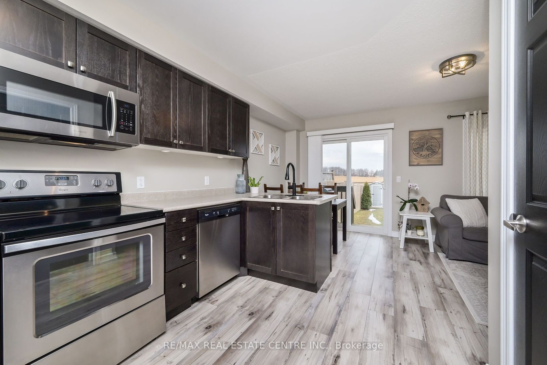 829 Cook Crescent