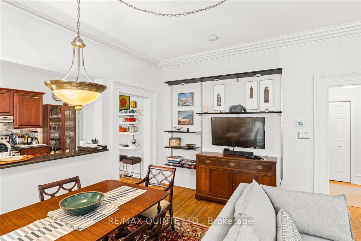 225 William St