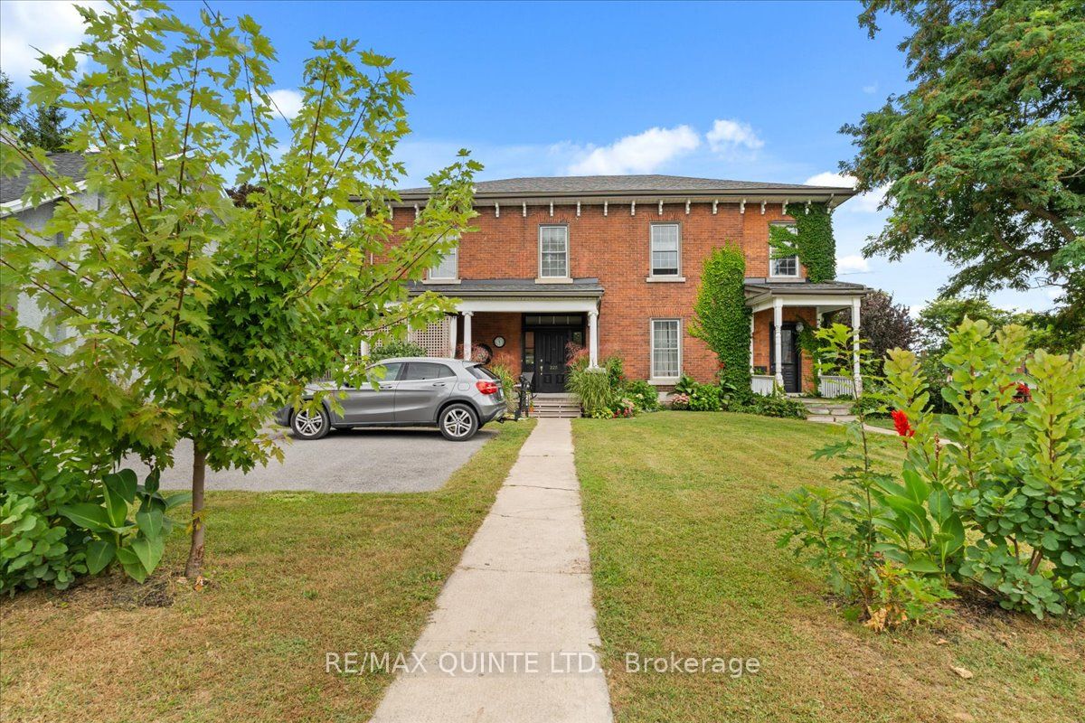 225 William St