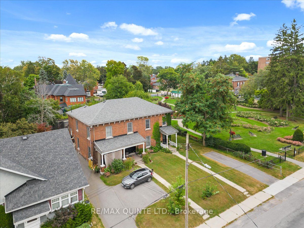 225 William St