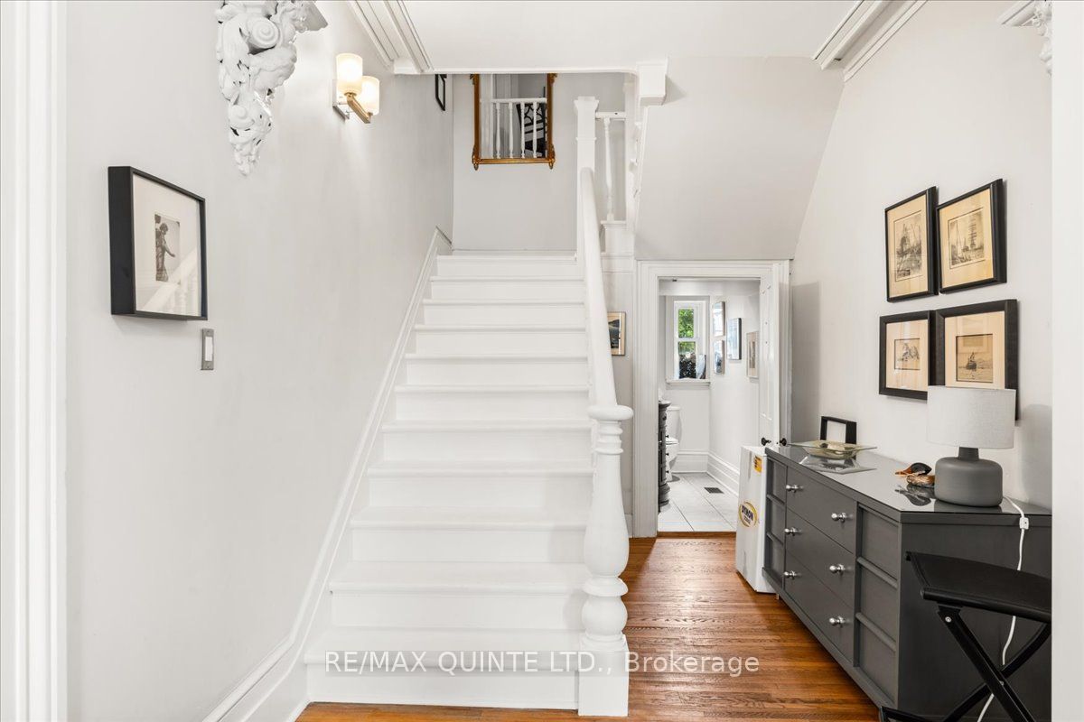 225 William St