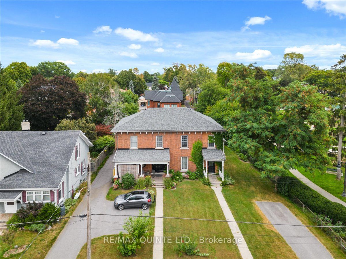 225 William St