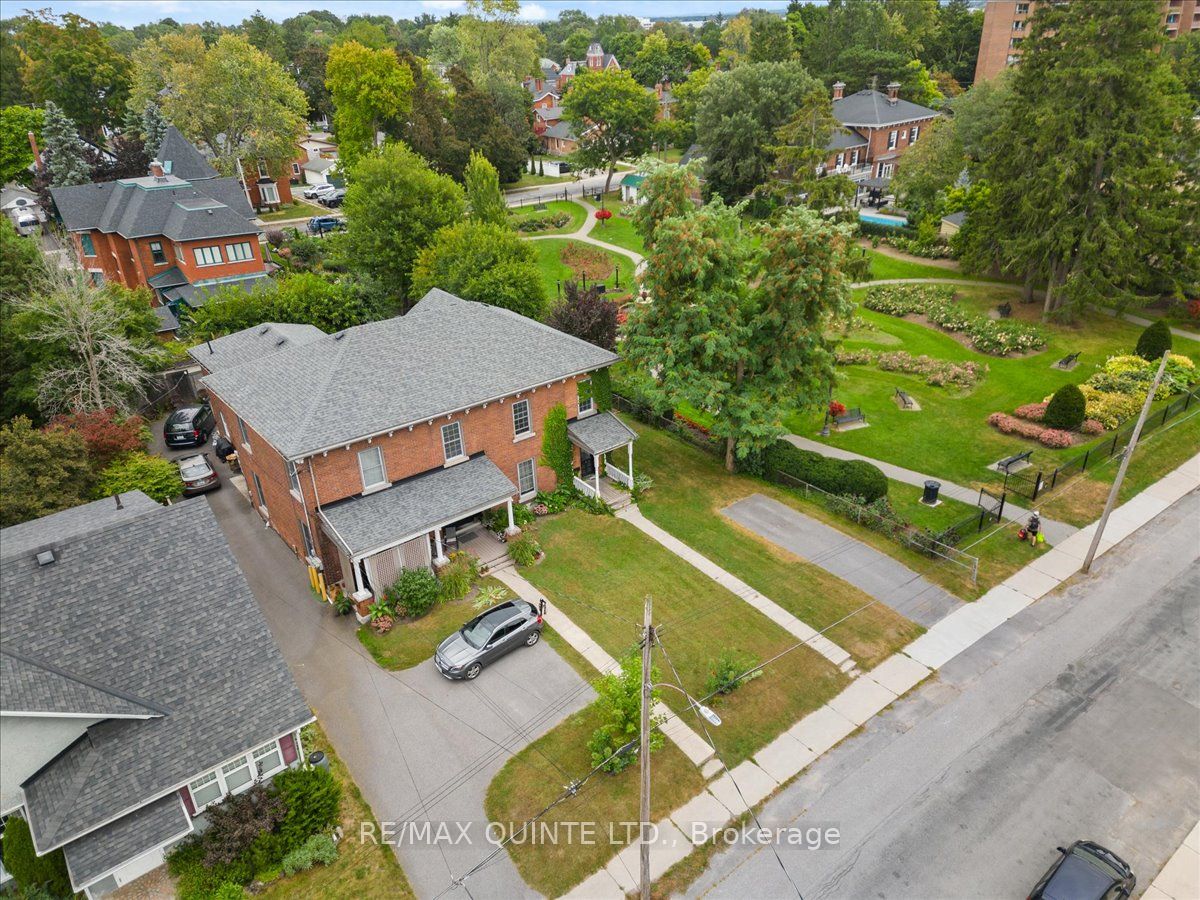 225 William St