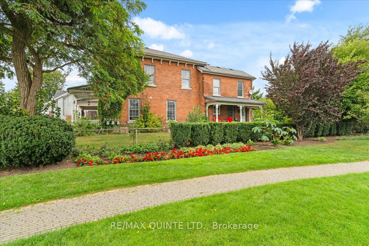 225 William St