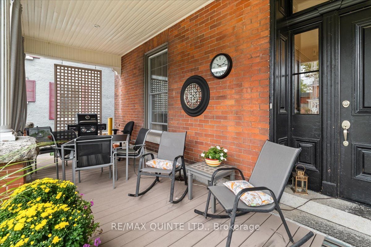 225 William St