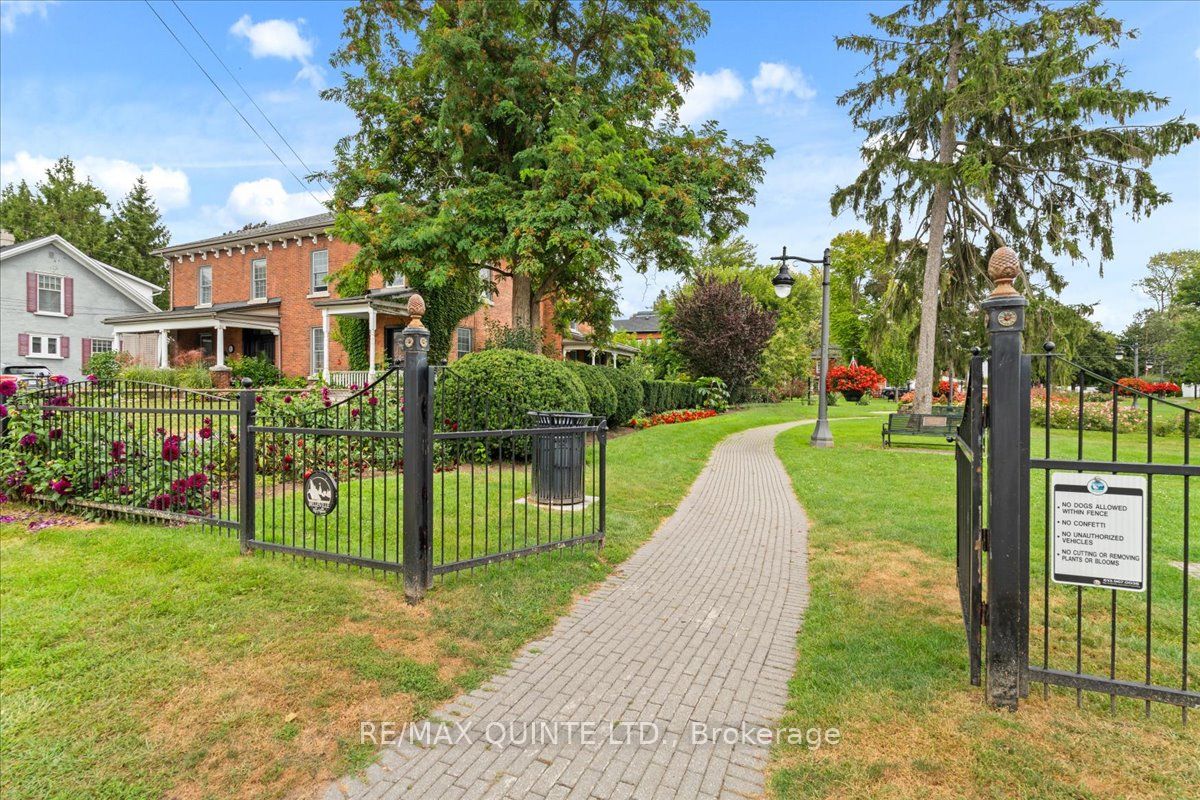 225 William St